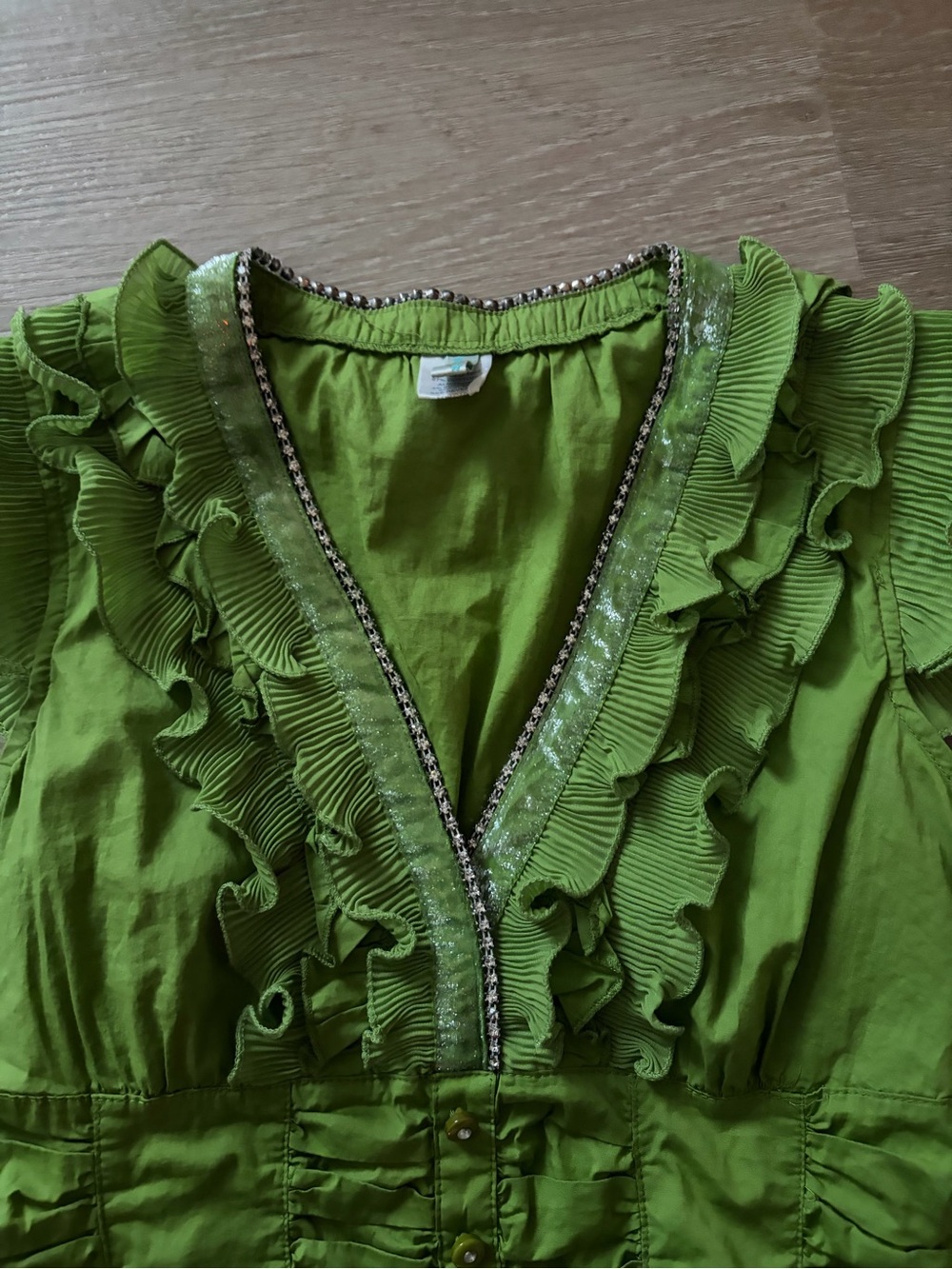 Evierose Green Ruffle-Front Button Blouse - Picture 4 of 9